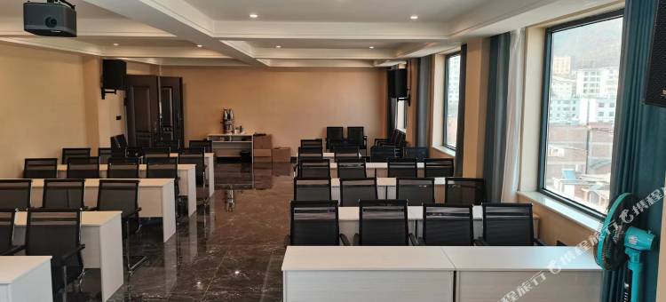 鲁甸昊月大酒店图片