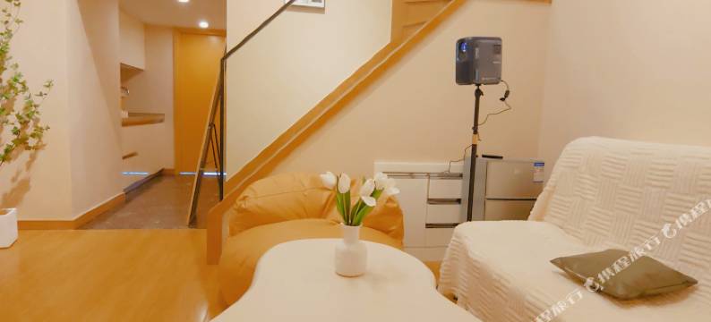 云上·美宿loft影音公寓(南昌西站礼庄山地铁站店)图片