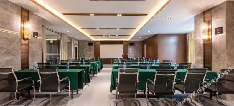 卡尔竞界电竞酒店(湛江北站鼎盛广场店)图片