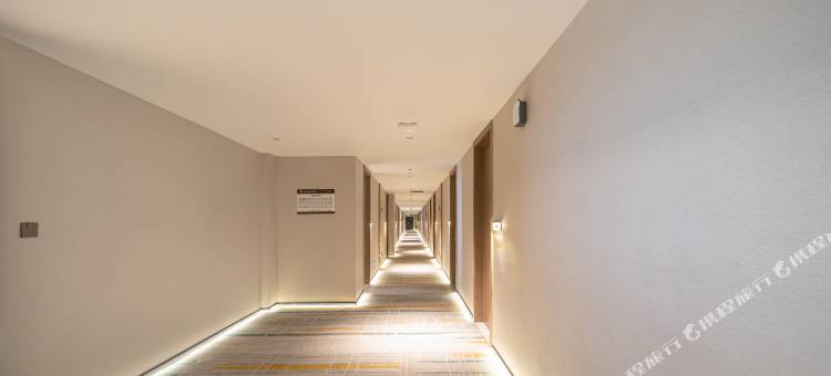 奎屯团结南街丽呈睿轩酒店图片