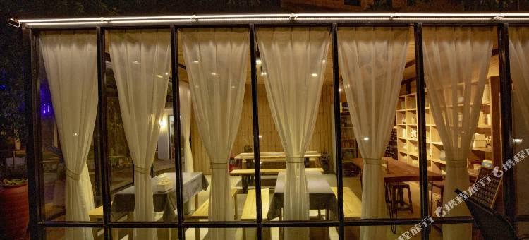 涠洲岛芳华精品客栈(贝壳沙滩天主教堂店)图片