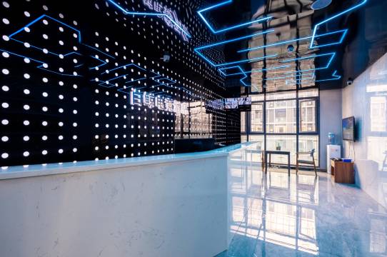 白鲸电竞酒店(贵阳北站梦想城店)