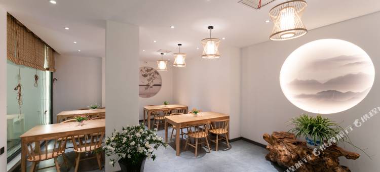 花裳民宿(老君山中灵索道店)图片