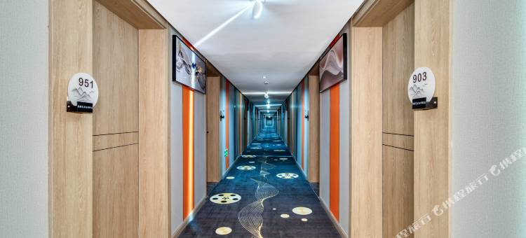 尊腾电竞电影酒店(下沙大学城传媒学院店)图片