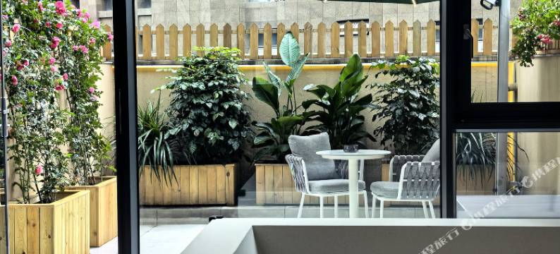 都江堰半岛缘温泉酒店(融创乐园熊猫谷店)图片