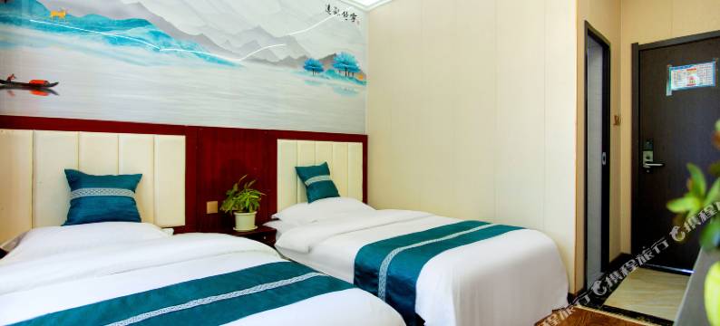 七彩丹霞山舍别院图片