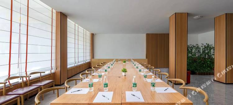 花美时酒店(甘孜道孚八美镇店)图片