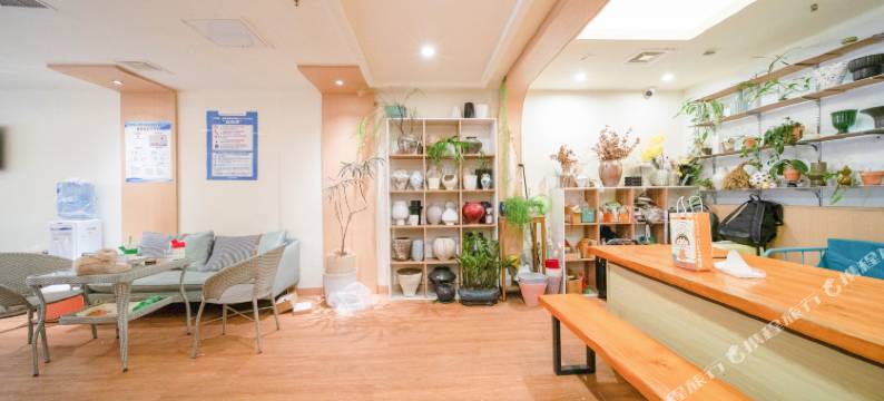 荷庭悦色酒店(贵阳喷水池地铁站店)图片