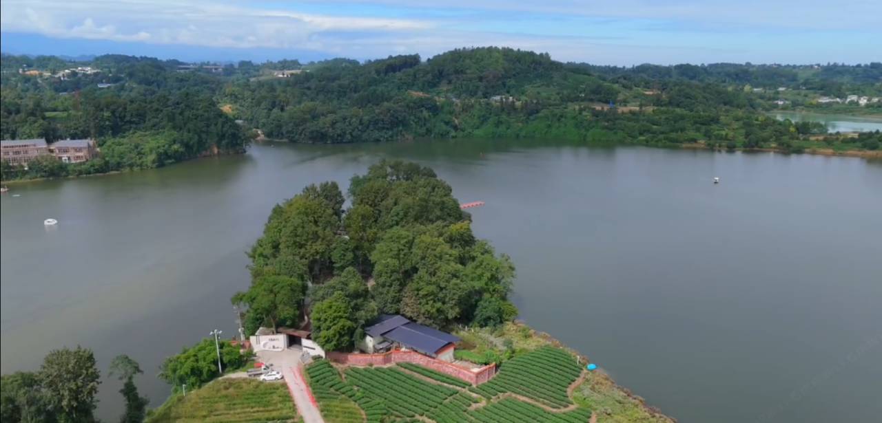 雅安月隐岛全湖景隐奢美宿图片