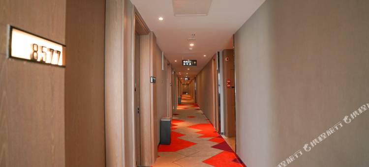 柏曼酒店(中山古镇华艺广场轻轨站店)图片