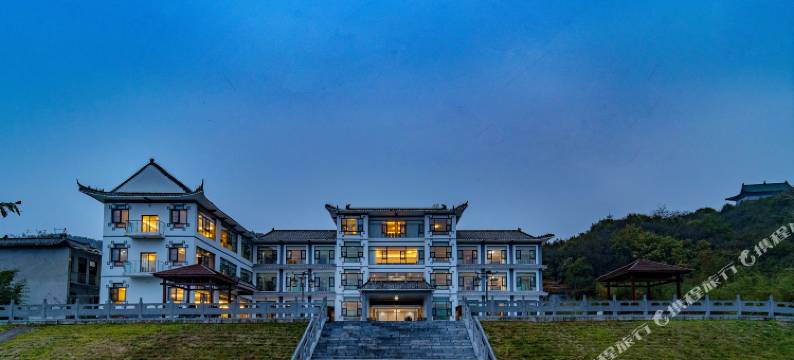 五朵山云上山居酒店图片