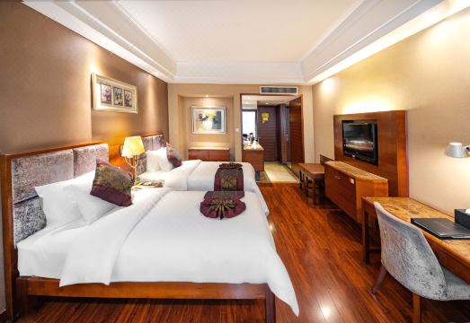 Shenlong New World Hotel Hotel Overview