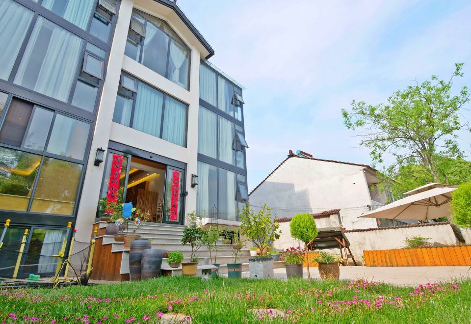 Yixing Chunxiao HomestayHotel Overview