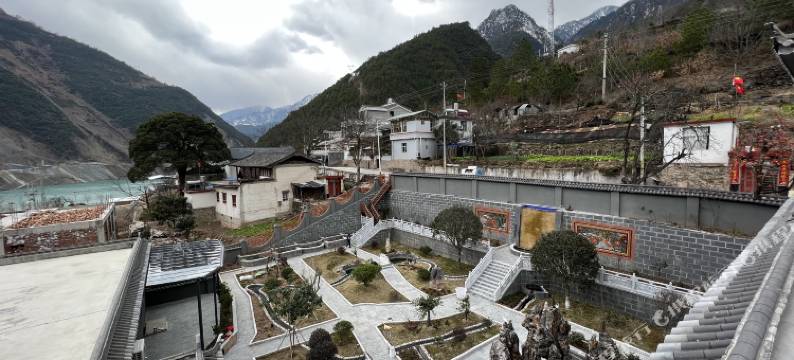 德钦森卡山居图片