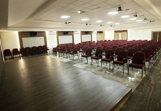 Aara Jungle Resort Hotel Overview