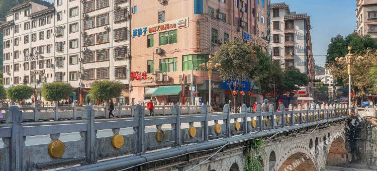 亿东精选酒店(东兰县人民医院韦拔群纪念馆店)图片