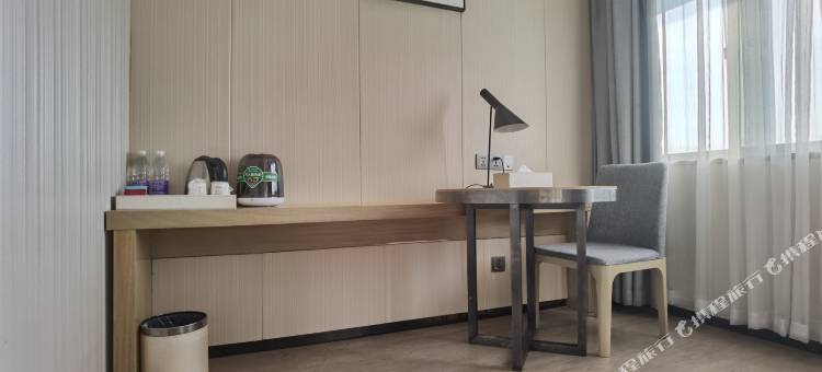 云恋季MAX酒店(南宁朝阳广场火车站地铁1号2号线B出口店)图片
