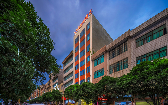 Vienna Hotel (Zhenxiong Street Xinhuayuan Branch) Over view