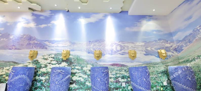 初熹山居里酒店(长白山北坡集散中心云顶市集店)图片