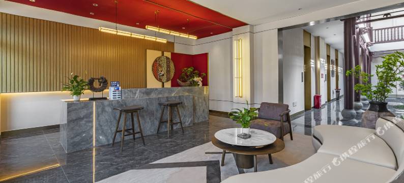 楚雄金色天华酒店(楚雄站彝人古镇店)图片