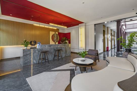 楚雄金色天华酒店(楚雄站彝人古镇店)