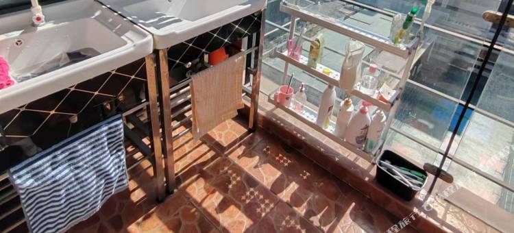 深圳百香苑女子青年旅舍(福田岗厦北地铁站店)图片