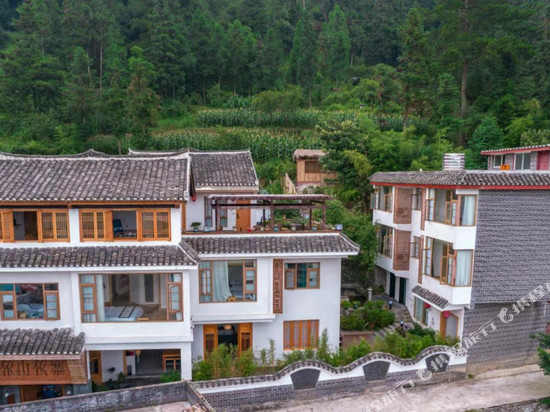 依山依寨竹俚别院(贵定音寨村店)