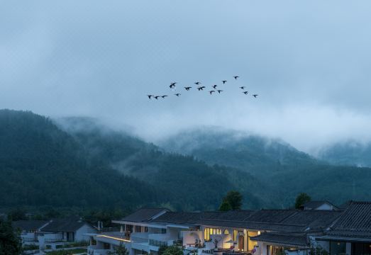 Tengchong met Mu Yun mountain home hot spring homestay over view