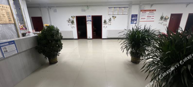 西藏日土溪云假日酒店图片