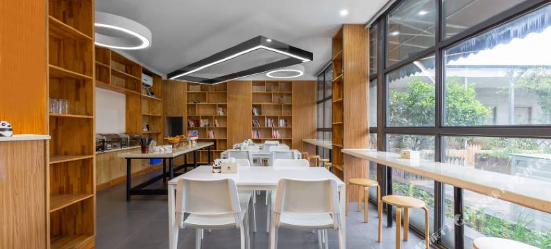 成都漫花园酒店(锦华万达静居寺地铁站店)图片