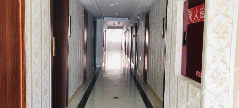 若尔盖宝盈大酒店图片