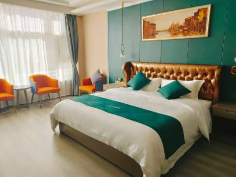 丁青云朵大酒店