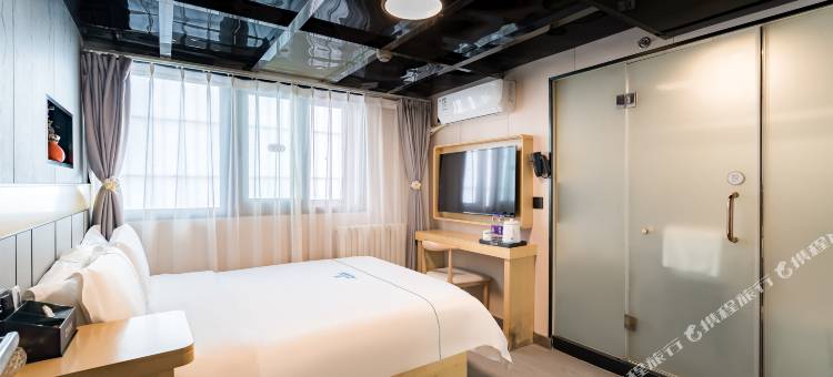 德全酒店(朝阳高铁站石佛营地铁站店)图片