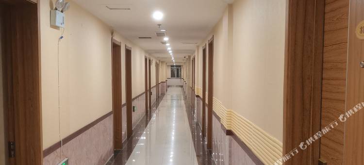 喀喇沁左翼凯风快捷宾馆图片