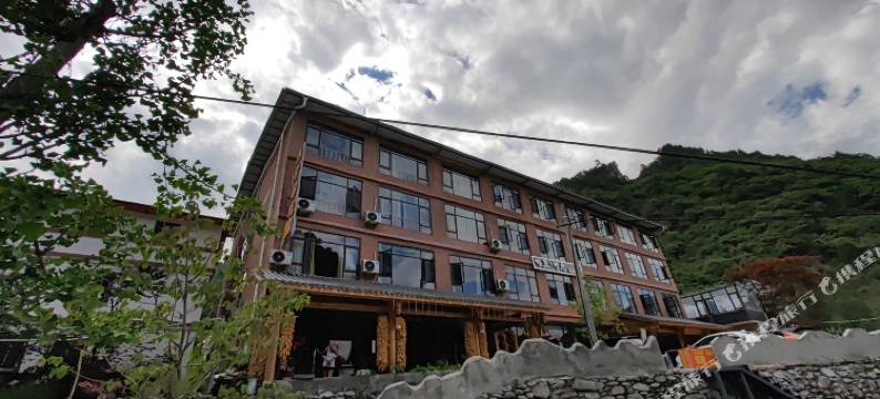 汶川卧龙四季客栈图片