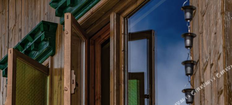 松赞巴松措林卡酒店图片