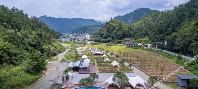 璞逸居·野溪河畔山水度假营(张家界国家森林公园店)图片