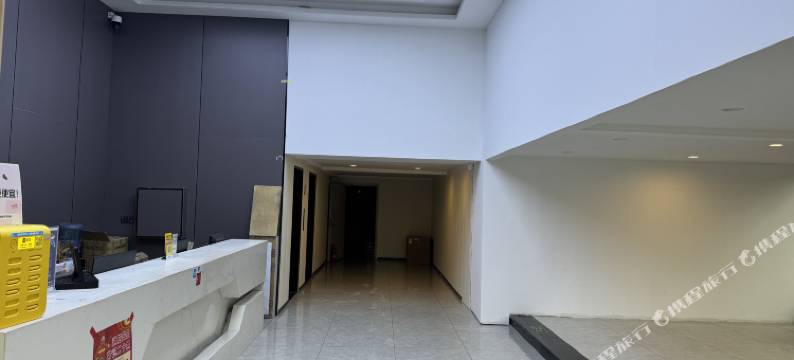 悦信至格YESSIM酒店(三亚商品街店)图片