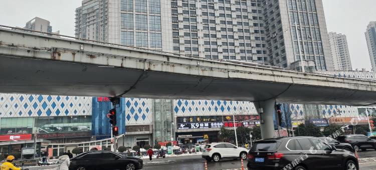 唯宜影院酒店(武汉岳家嘴地铁站店)图片