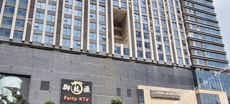 沛柠海景公寓(湛江荣盛万达广场店)图片