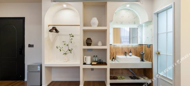 这里•HERE主题设计民宿(安顺学院南马广场店)图片