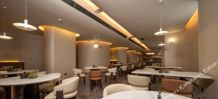 吐鲁番国泰民生广场军民共建路亚朵酒店图片