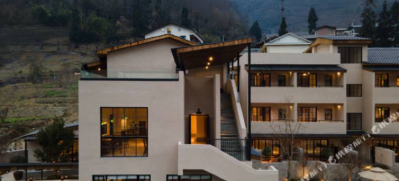 山川·溯集度假酒店(海螺沟冰川森林店)图片