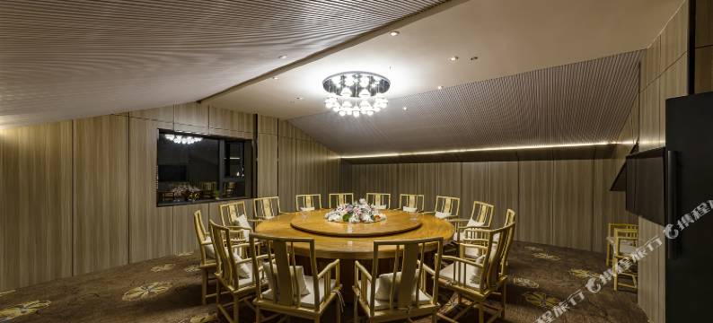 康定郦湾雅布达酒店(情歌广场店)图片