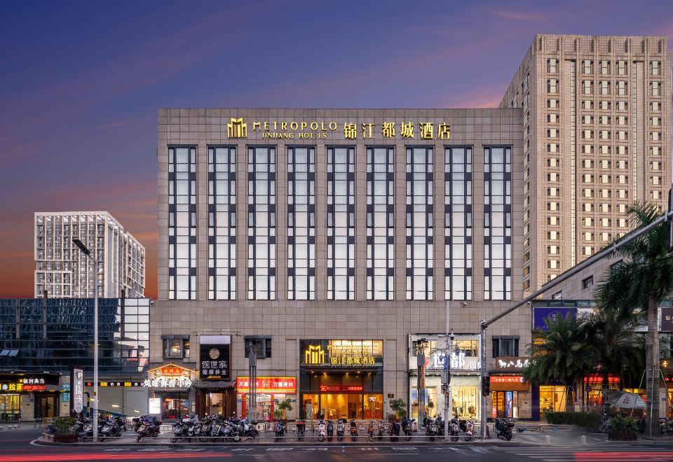 锦江都城酒店(青岛山东科技大学黄岛海尔工业园店)外景图