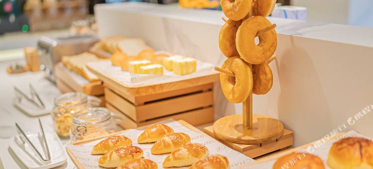 宜尚PLUS酒店(襄阳站民发商业广场店)图片