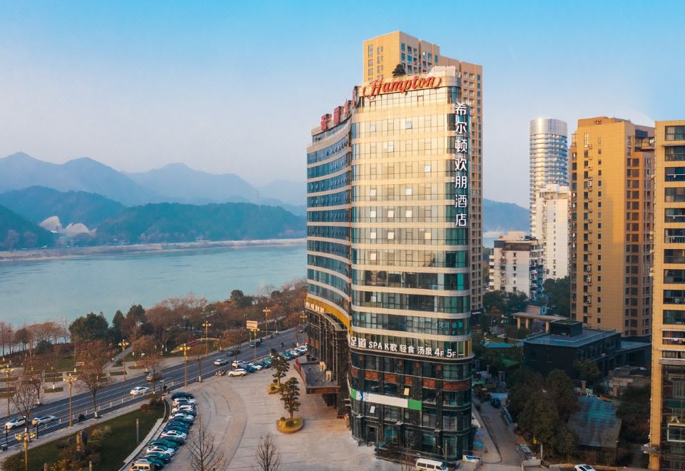 桔子酒店(杭州桐庐春江东路店)外景图