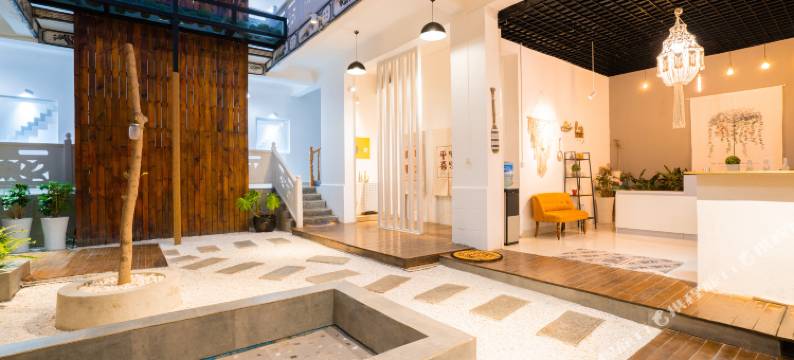 大理山屿木屋图片