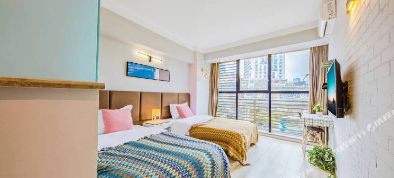 落脚城市青年旅舍(重庆中山四路店)图片