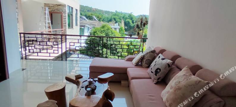 丹霞山聚客居图片